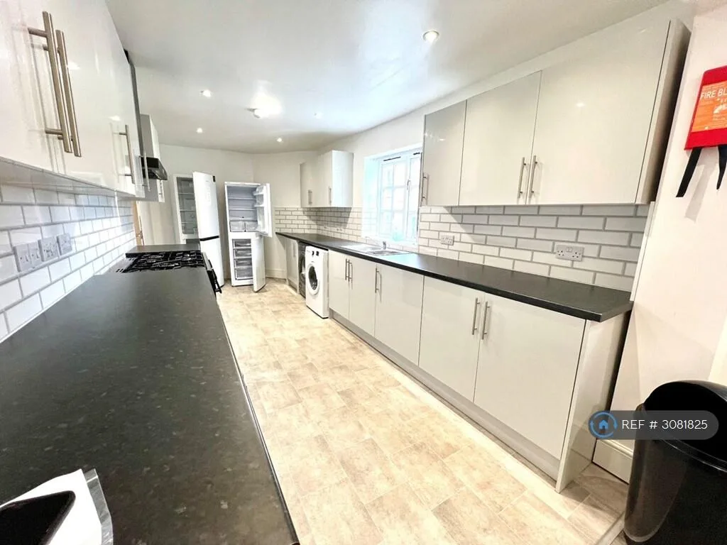 7 bedroom semi-detached house for rent