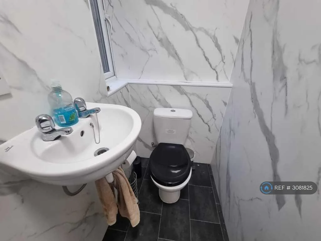 7 bedroom semi-detached house for rent