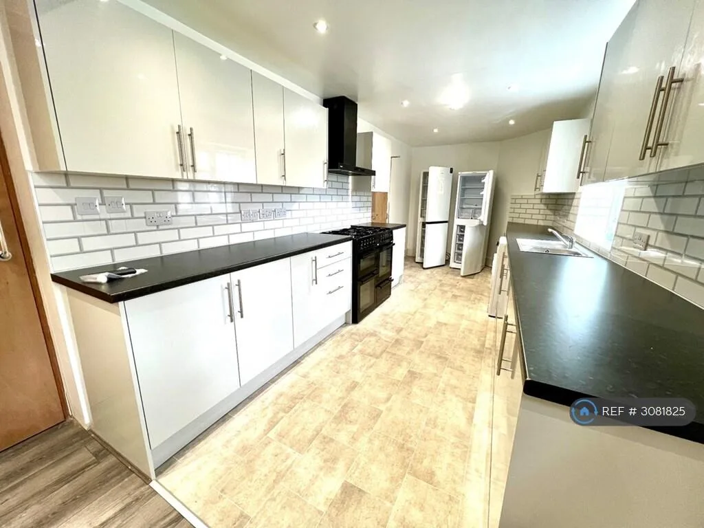7 bedroom semi-detached house for rent