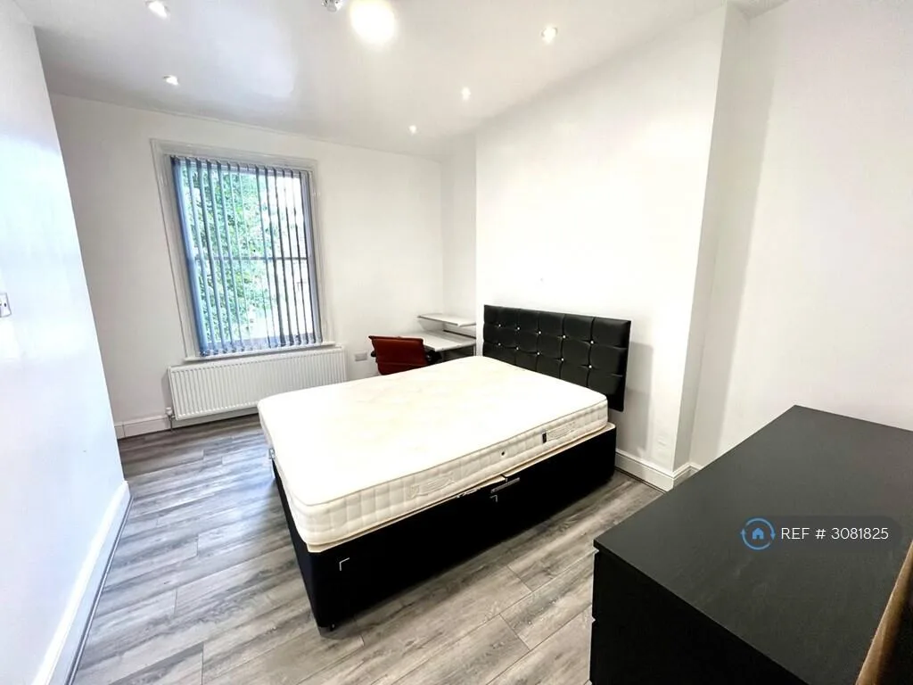 7 bedroom semi-detached house for rent