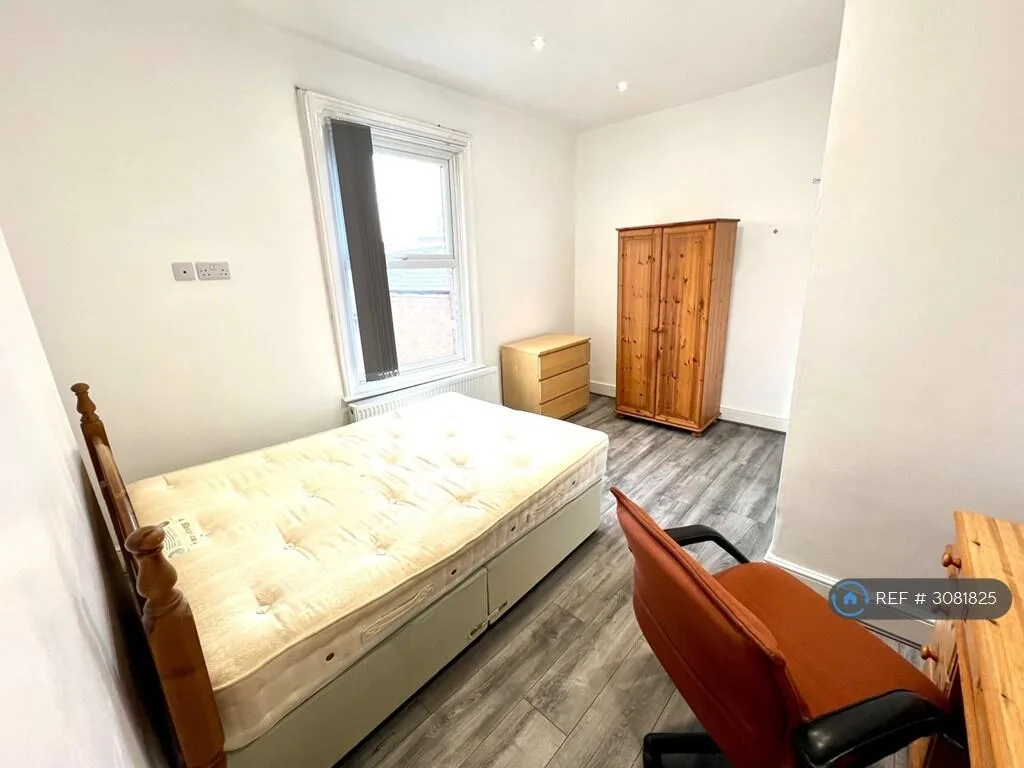 7 bedroom semi-detached house for rent