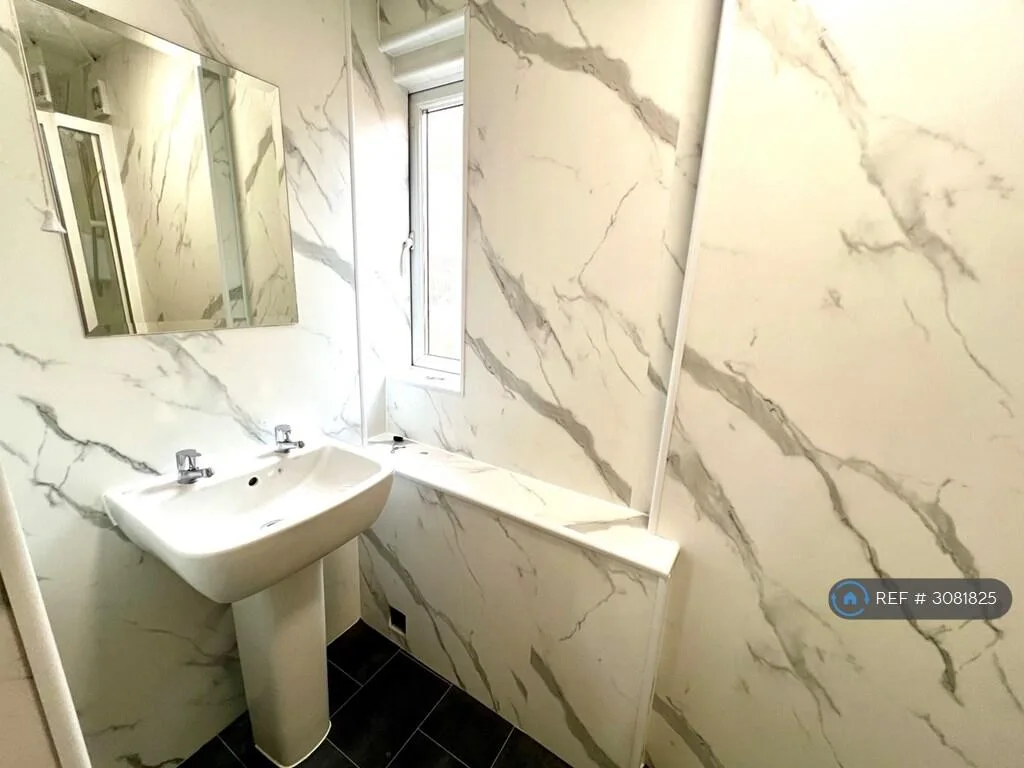 7 bedroom semi-detached house for rent