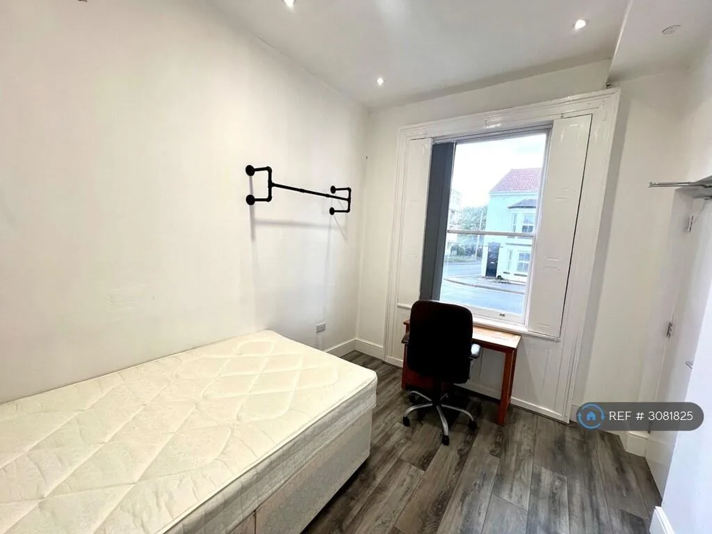 7 bedroom semi-detached house for rent