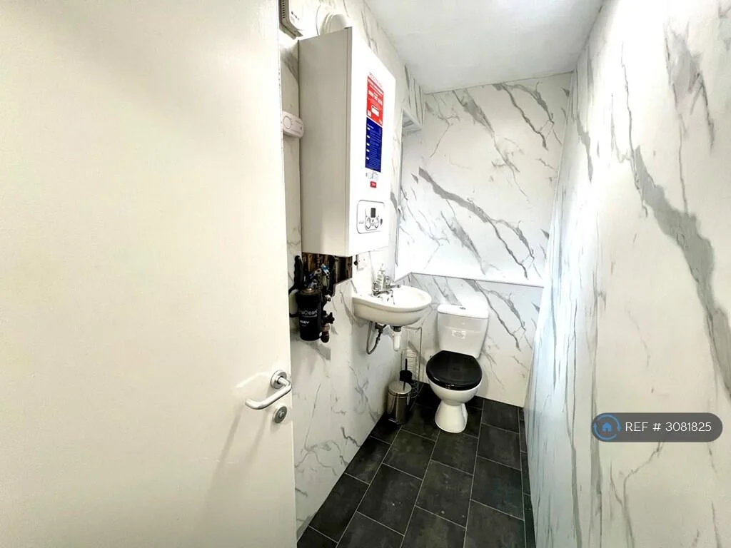 7 bedroom semi-detached house for rent