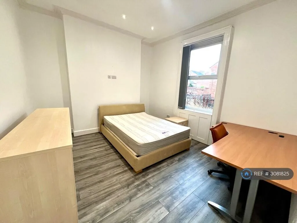 7 bedroom semi-detached house for rent