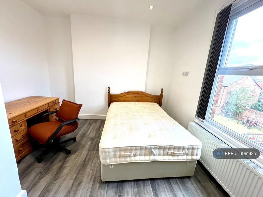 7 bedroom semi-detached house for rent