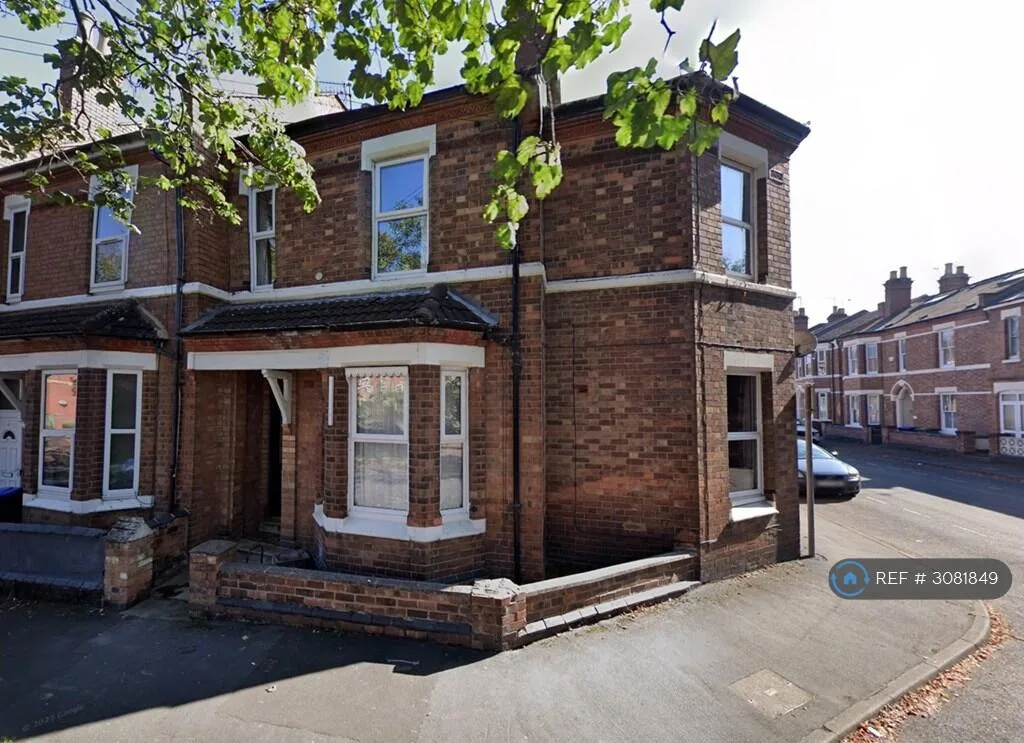 6 bedroom semi-detached house for rent