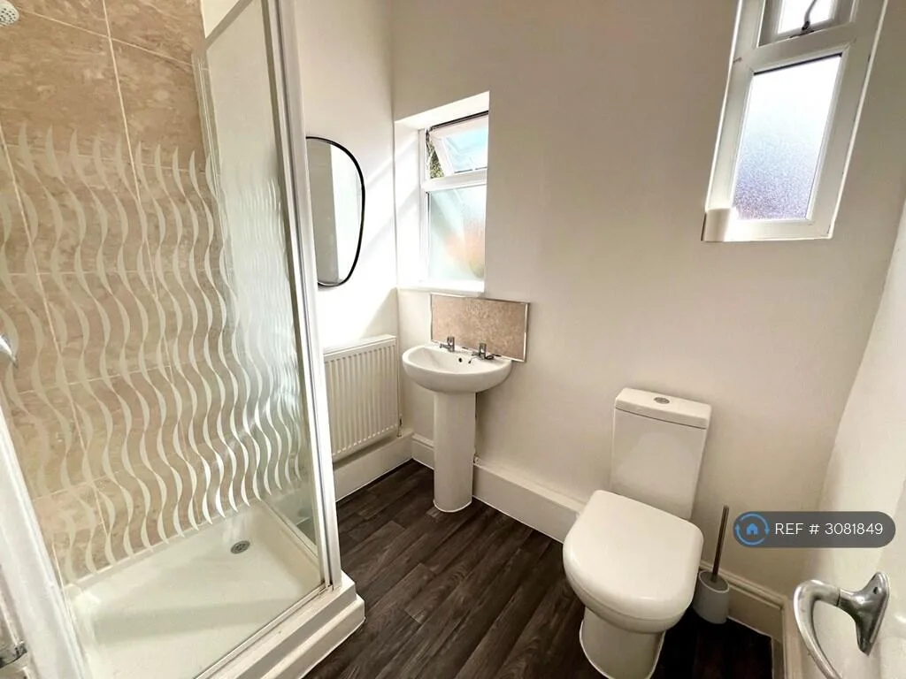 6 bedroom semi-detached house for rent