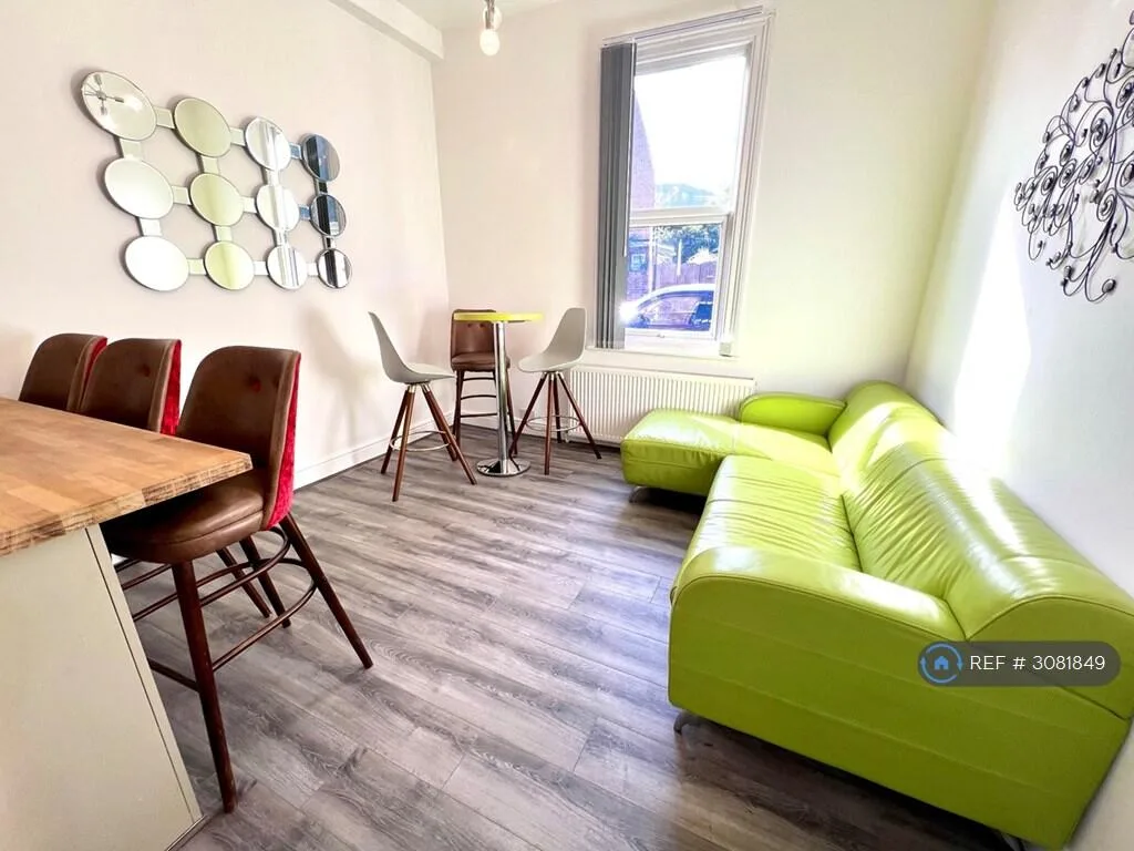 6 bedroom semi-detached house for rent