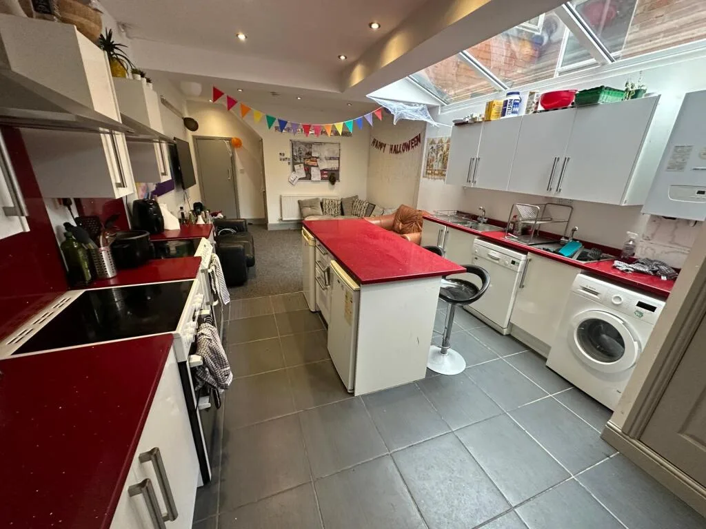 8 bedroom house for rent