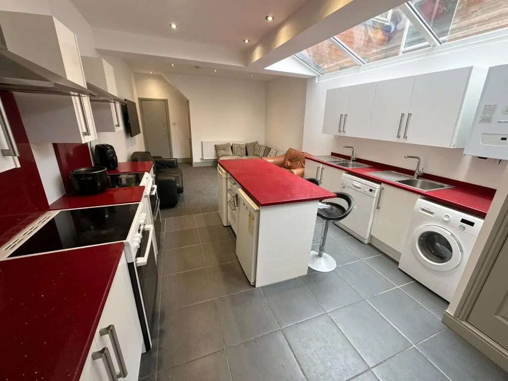 8 bedroom house for rent
