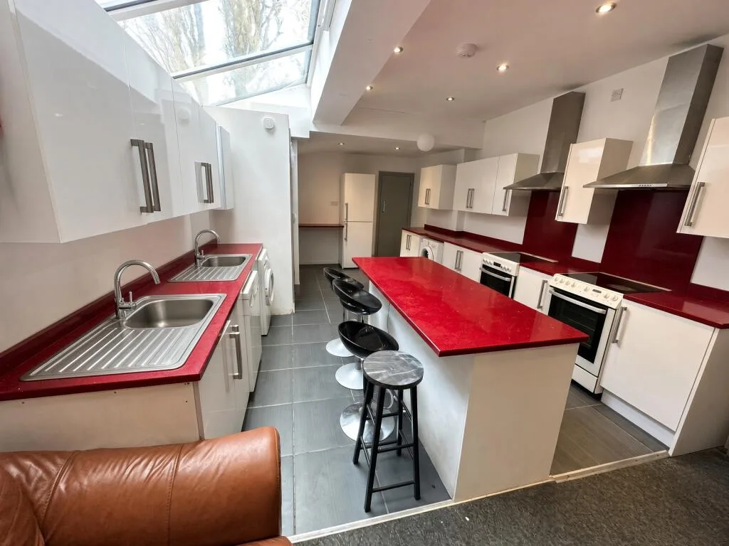 8 bedroom house for rent