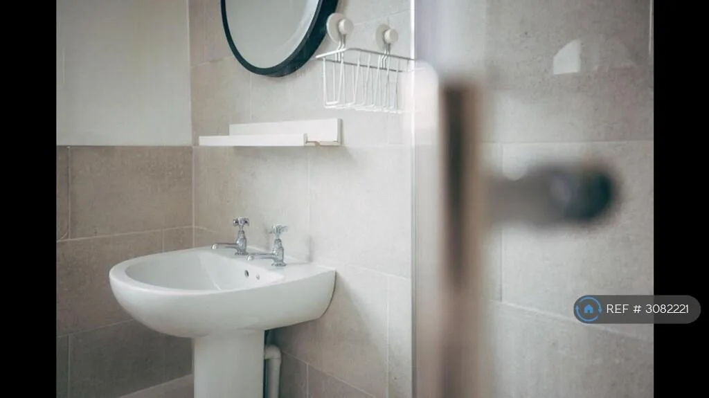 3 bedroom end of terrace house for rent