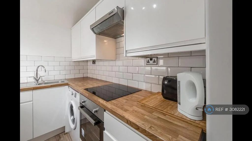 3 bedroom end of terrace house for rent