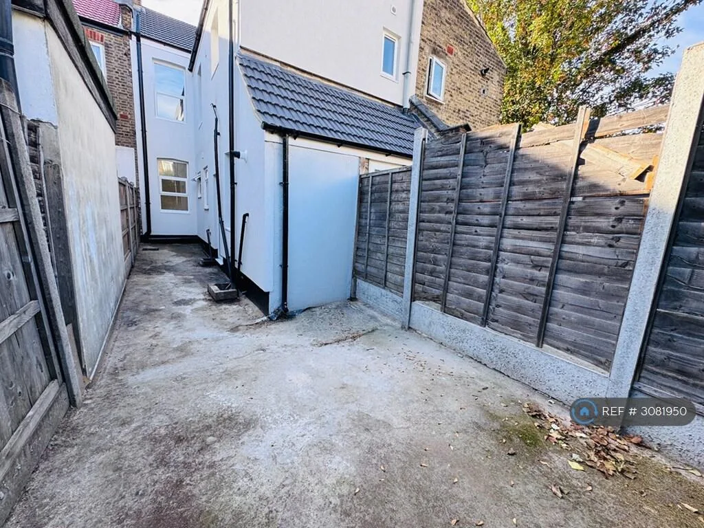 2 bedroom maisonette for rent