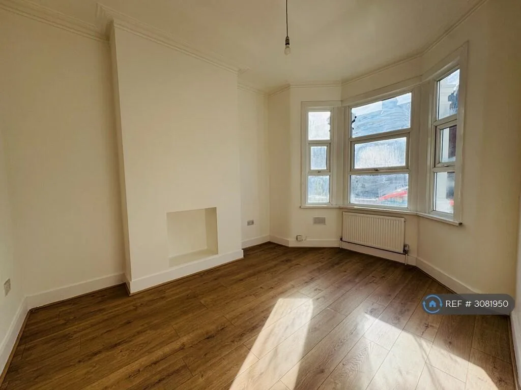 2 bedroom maisonette for rent