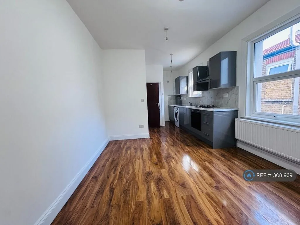 2 bedroom maisonette for rent