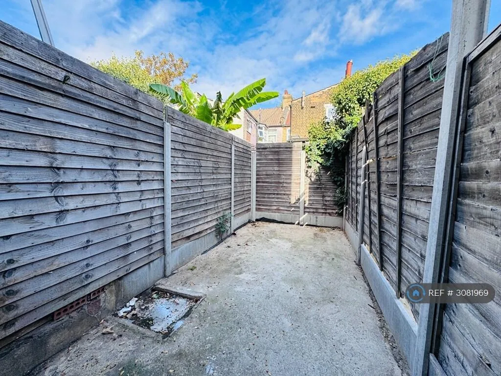 2 bedroom maisonette for rent