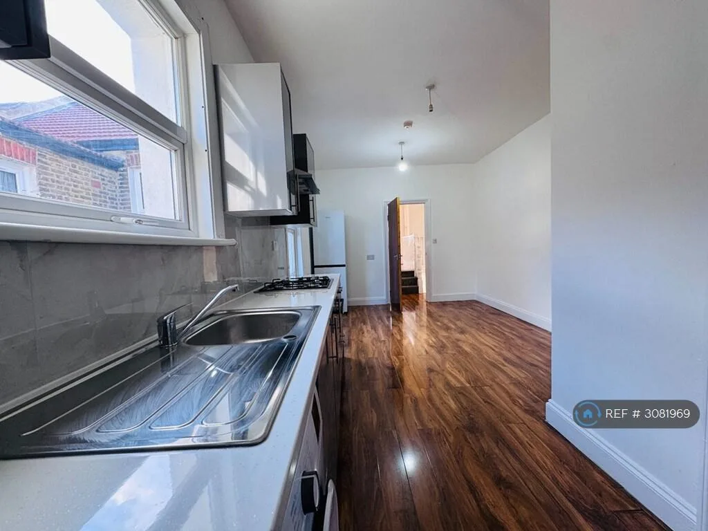 2 bedroom maisonette for rent