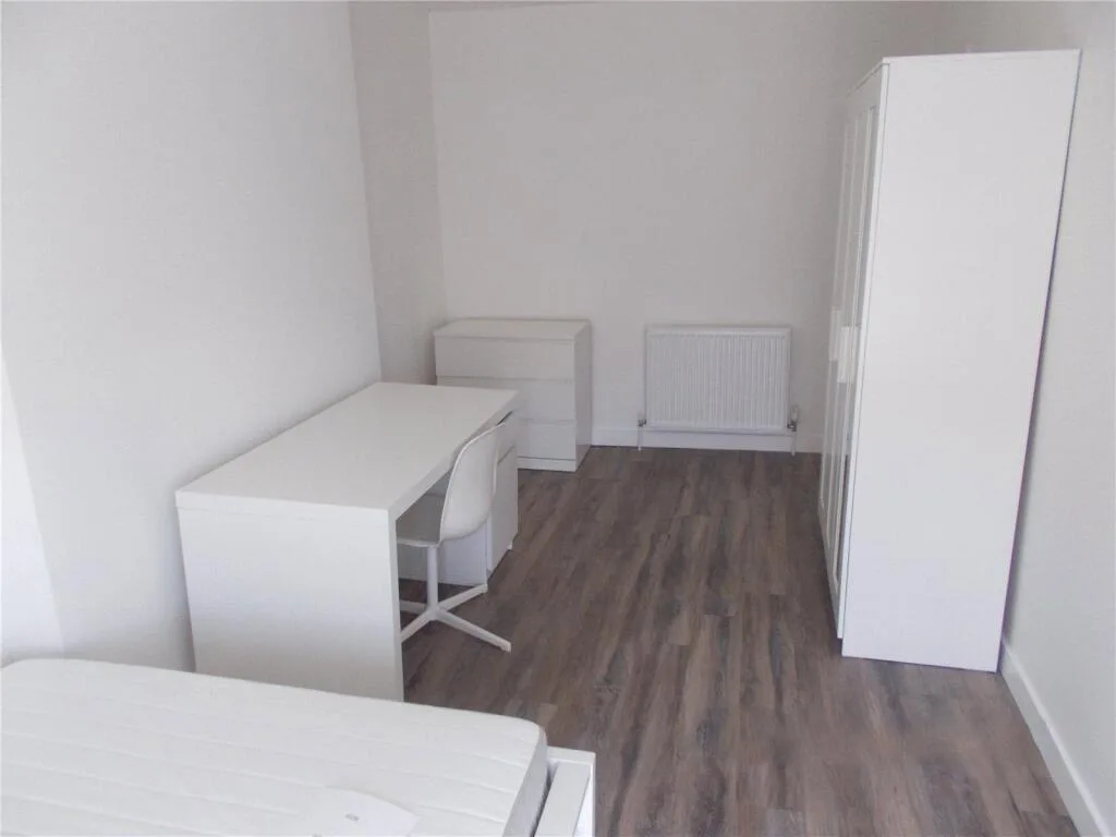 6 bedroom maisonette for rent