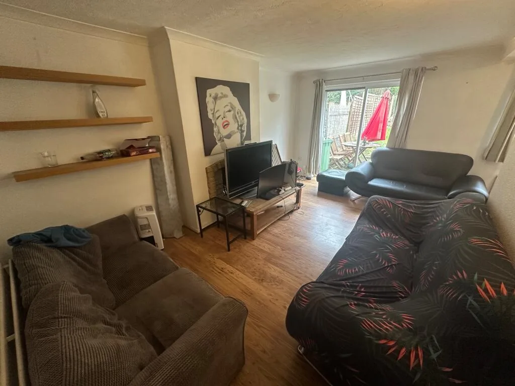 3 bedroom semi-detached house for rent
