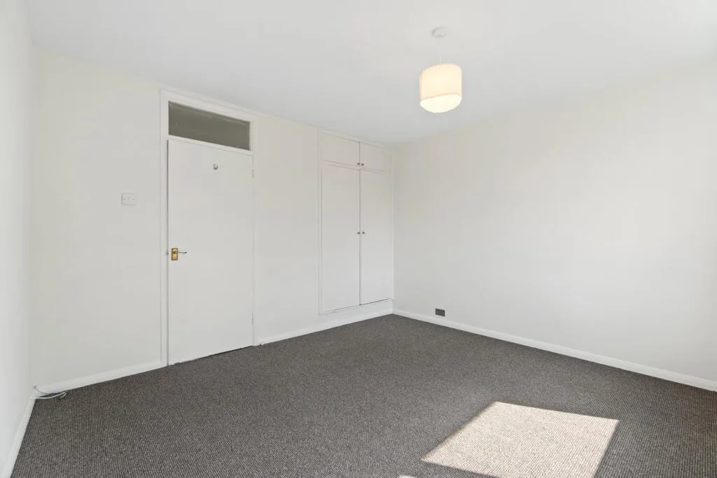 2 bedroom maisonette for rent