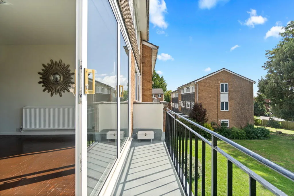 2 bedroom maisonette for rent