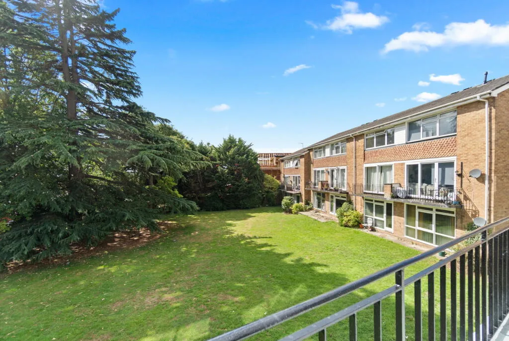 2 bedroom maisonette for rent