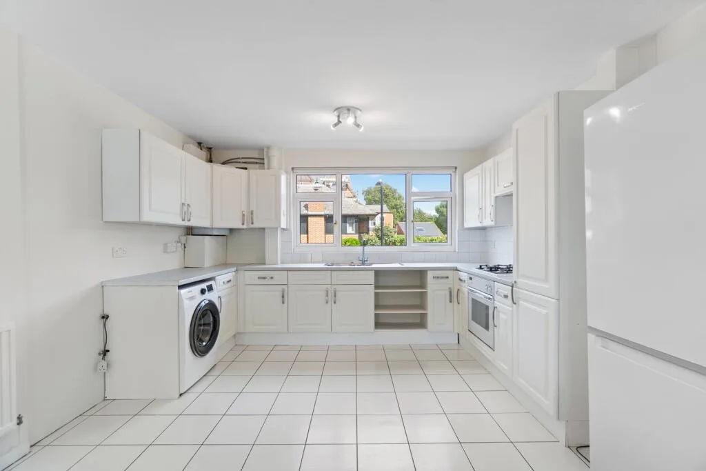 2 bedroom maisonette for rent