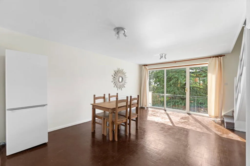 2 bedroom maisonette for rent