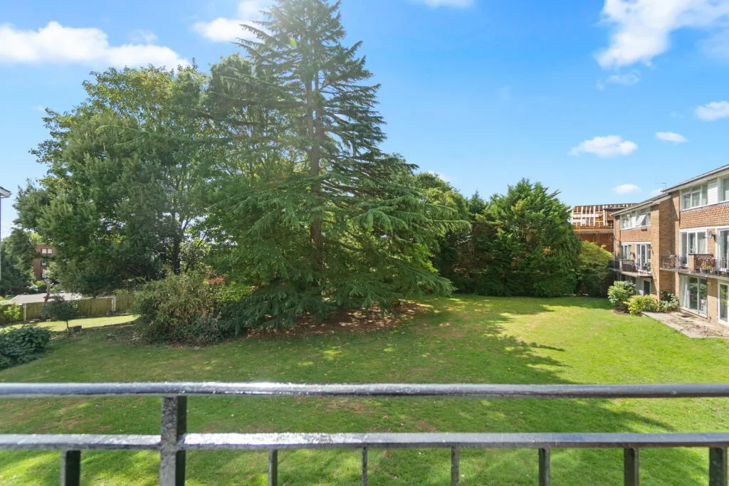 2 bedroom maisonette for rent