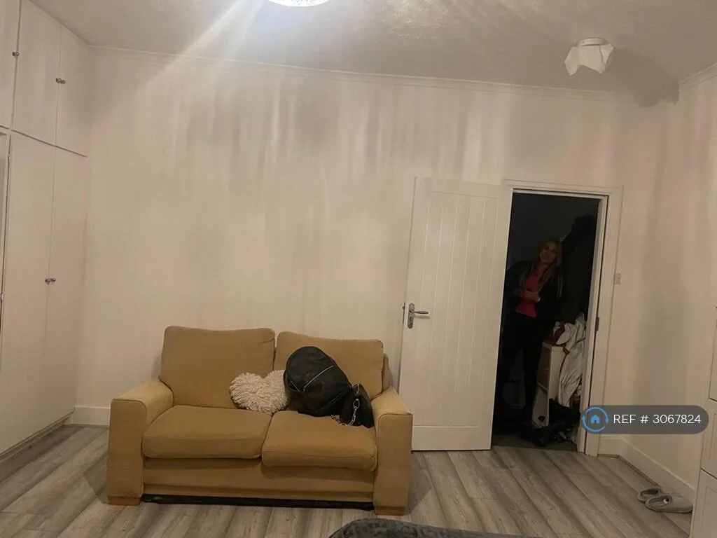 3 bedroom maisonette for rent