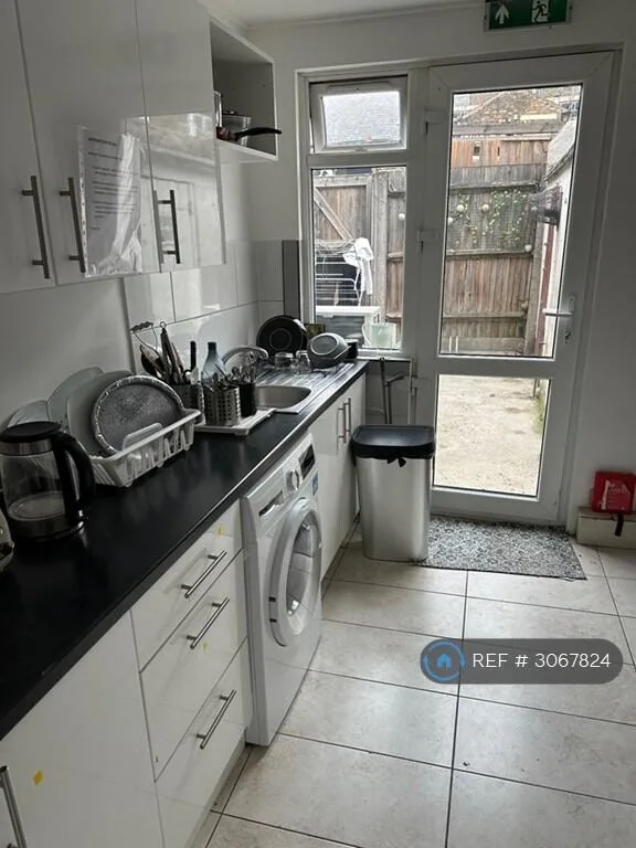3 bedroom maisonette for rent