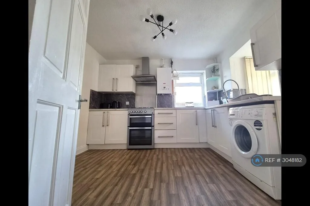 3 bedroom end of terrace house for rent