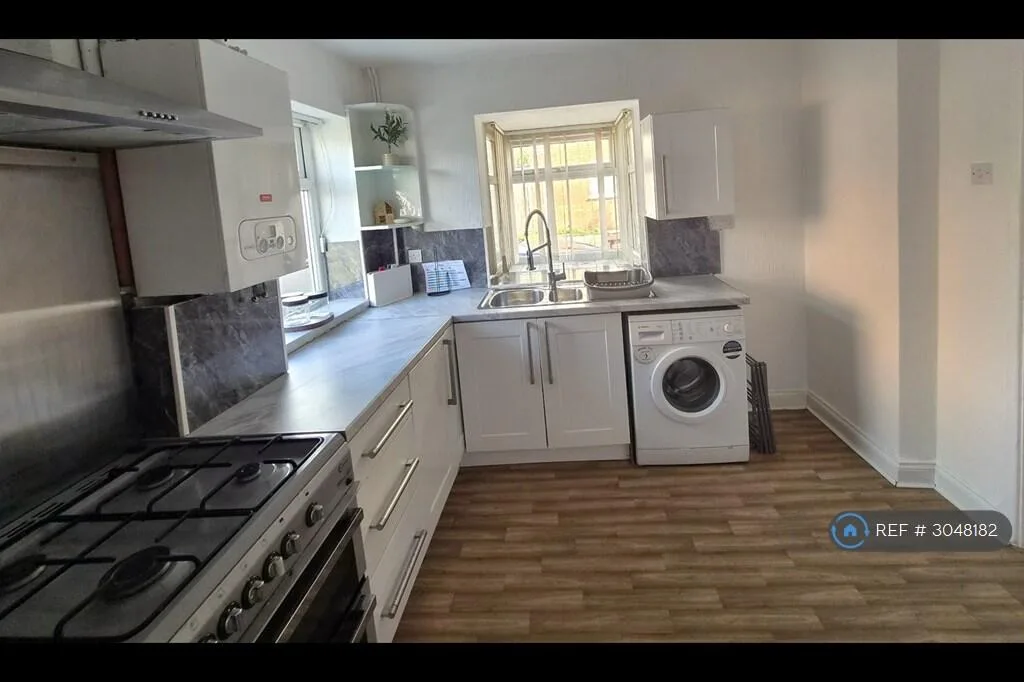 3 bedroom end of terrace house for rent