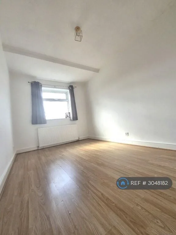 3 bedroom end of terrace house for rent