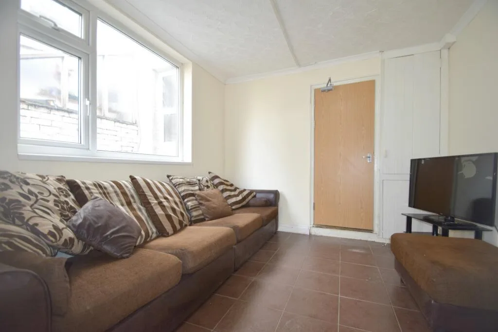 5 bedroom house for rent