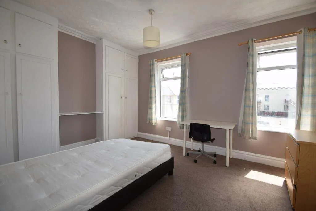 5 bedroom house for rent