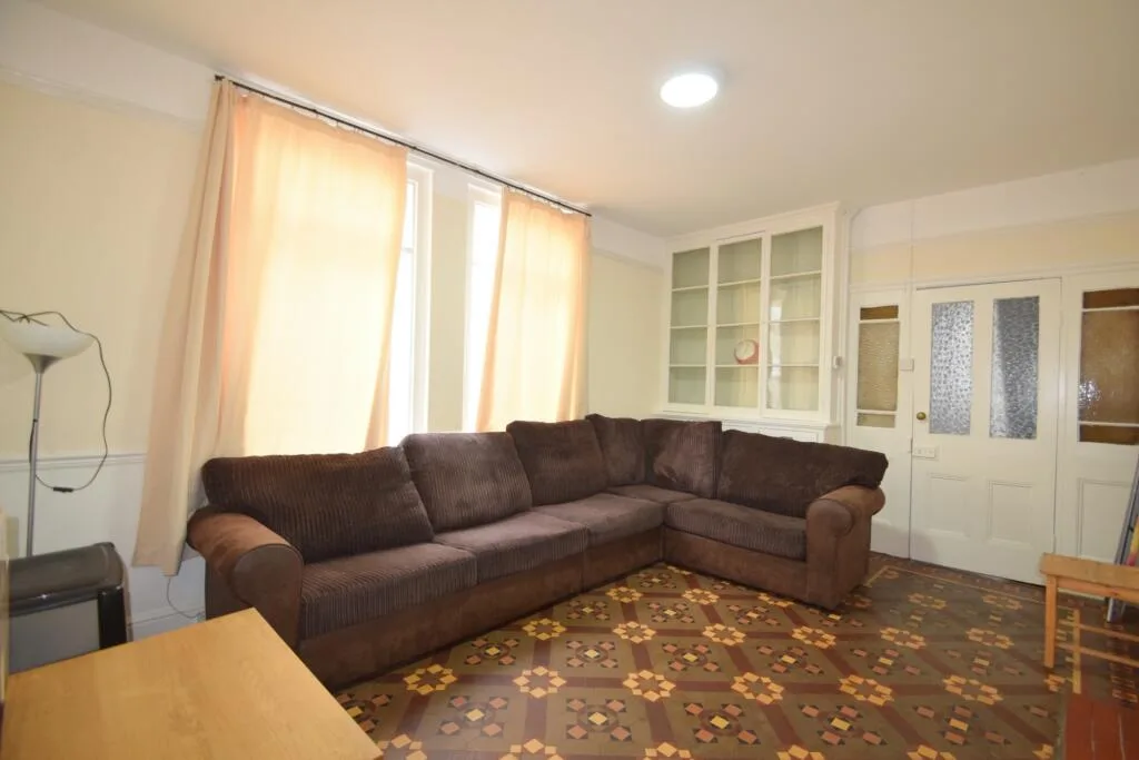 5 bedroom house for rent