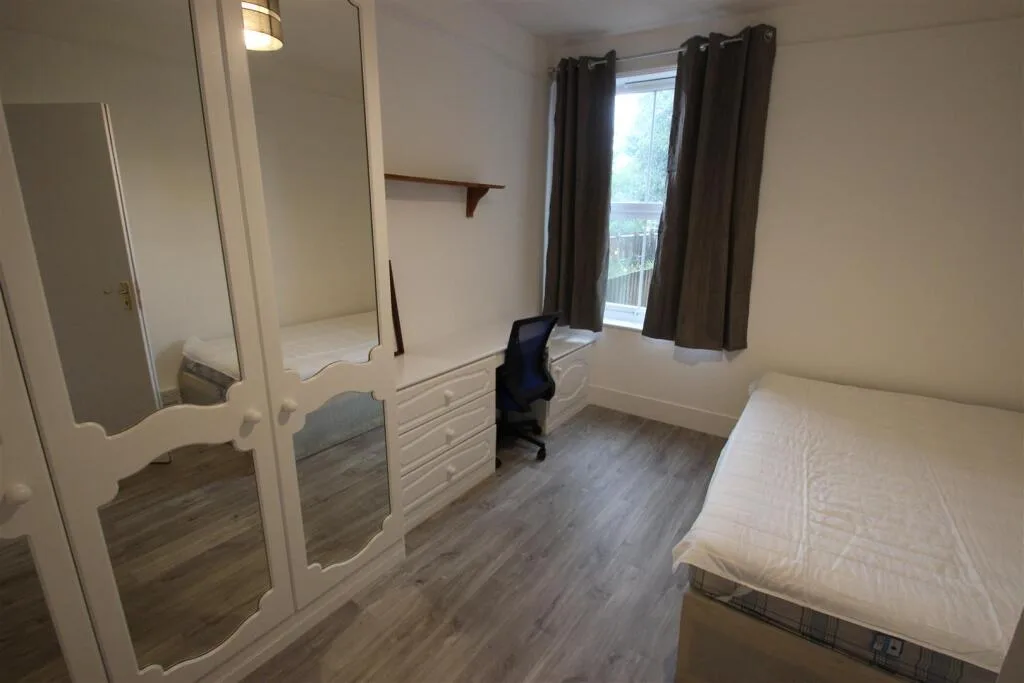 5 bedroom house for rent