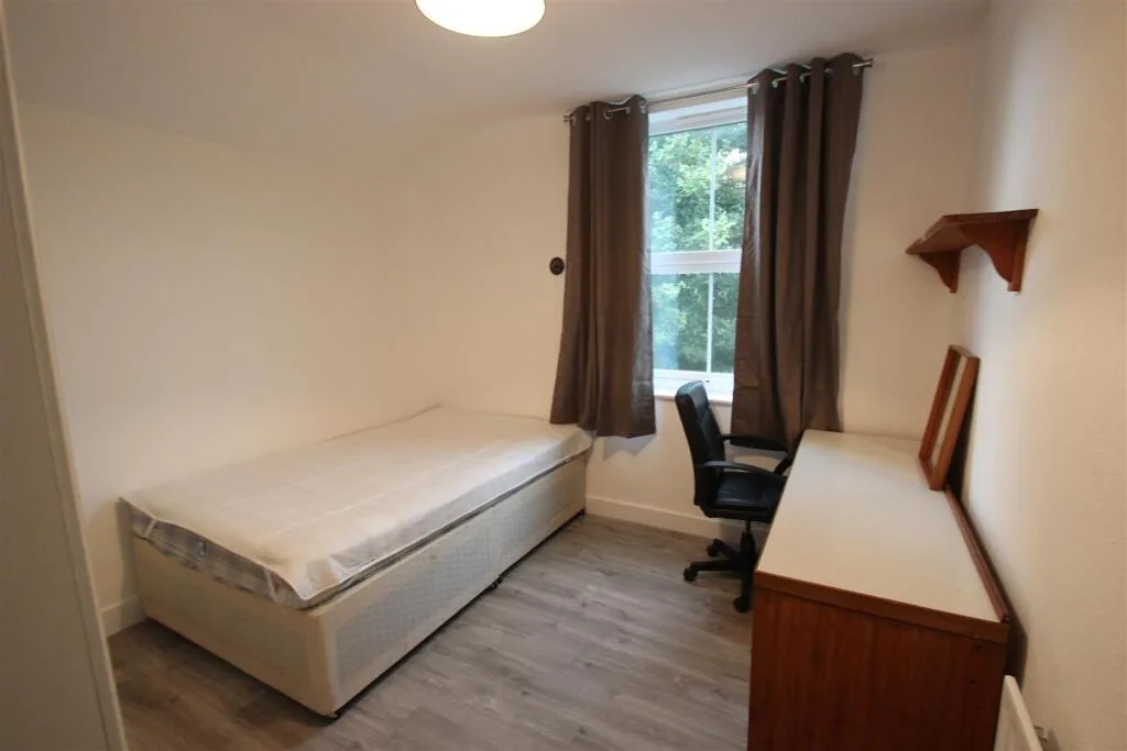 5 bedroom house for rent
