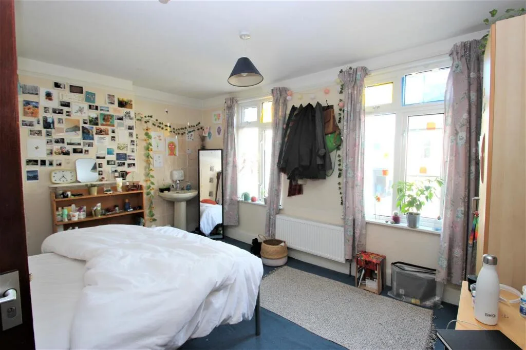 5 bedroom house for rent