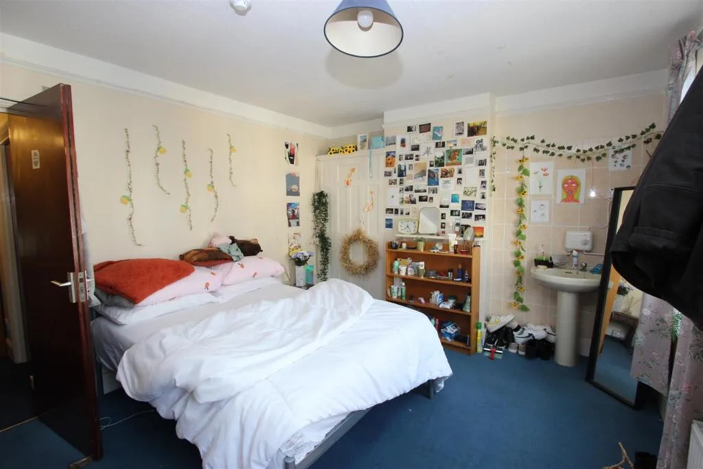5 bedroom house for rent