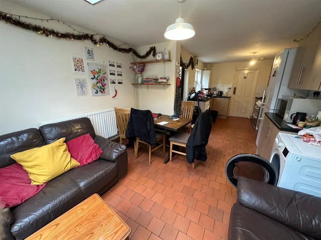 5 bedroom house for rent