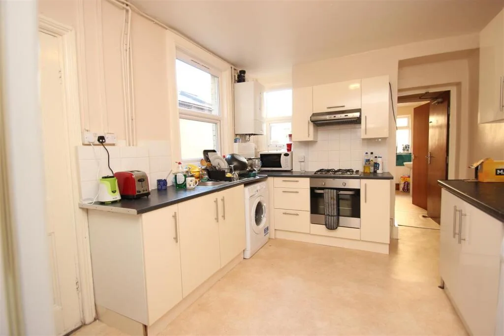 5 bedroom house for rent