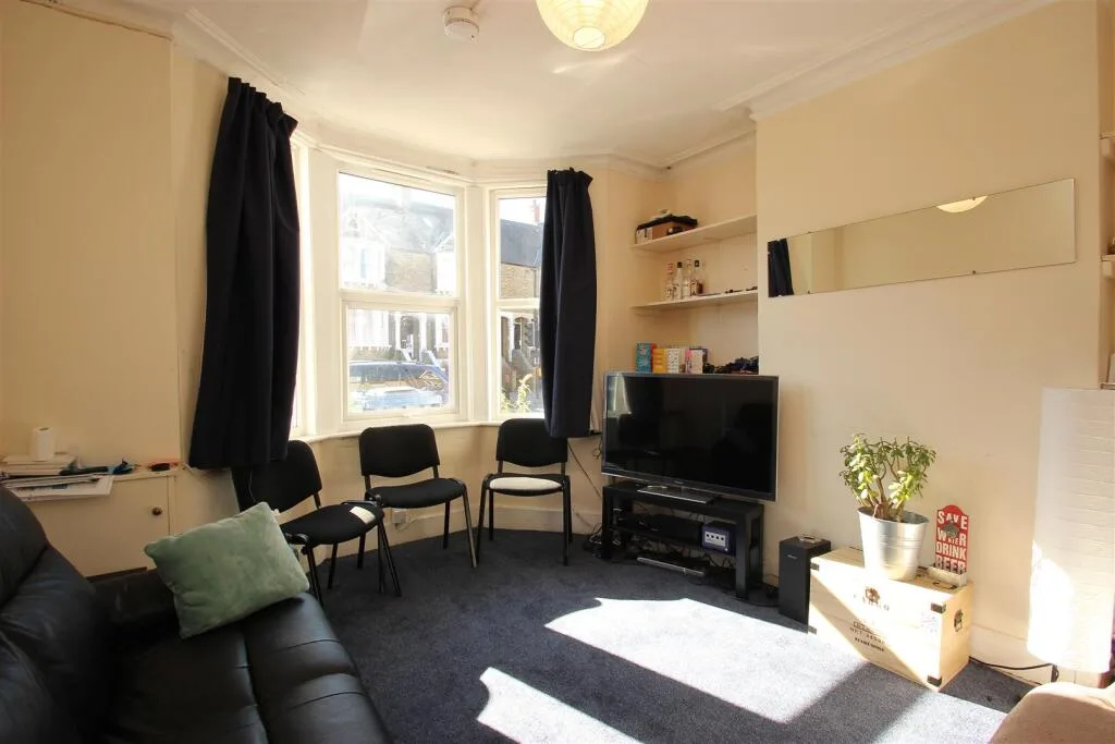 5 bedroom house for rent
