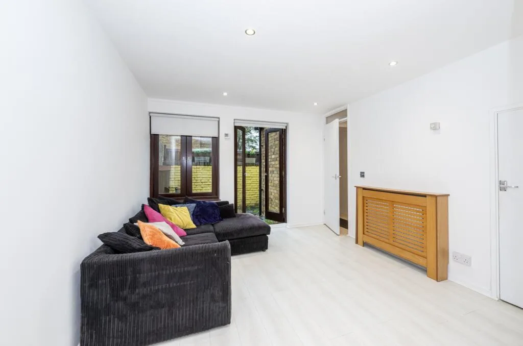 1 bedroom semi-detached house for rent