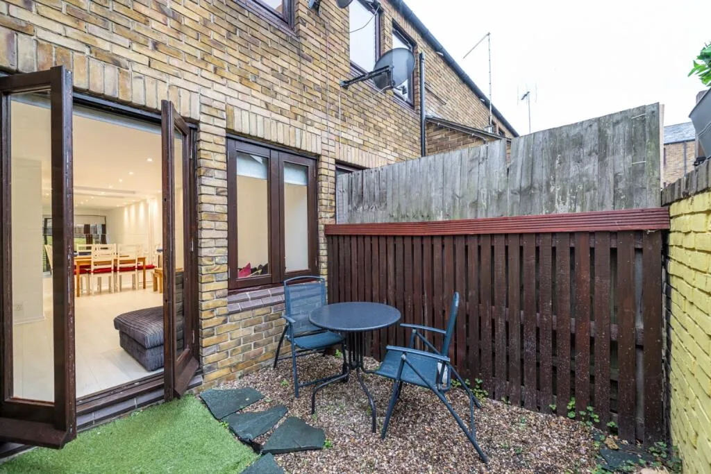 1 bedroom semi-detached house for rent