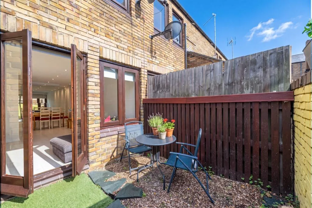 1 bedroom semi-detached house for rent