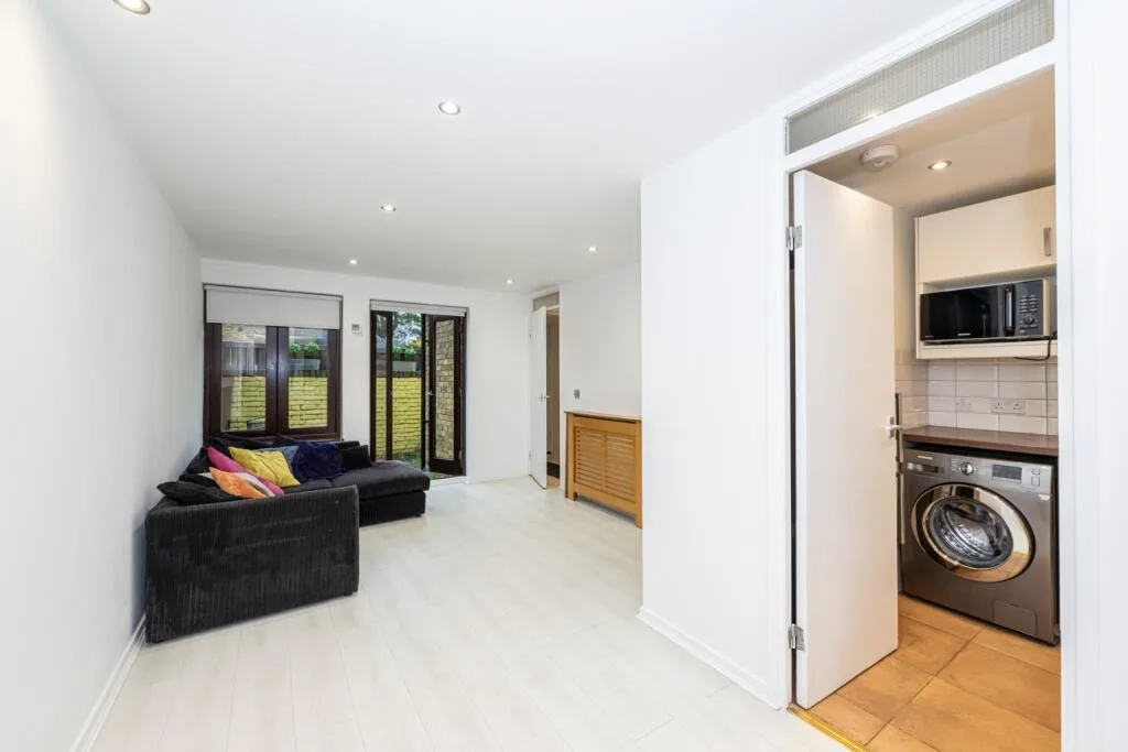 1 bedroom semi-detached house for rent